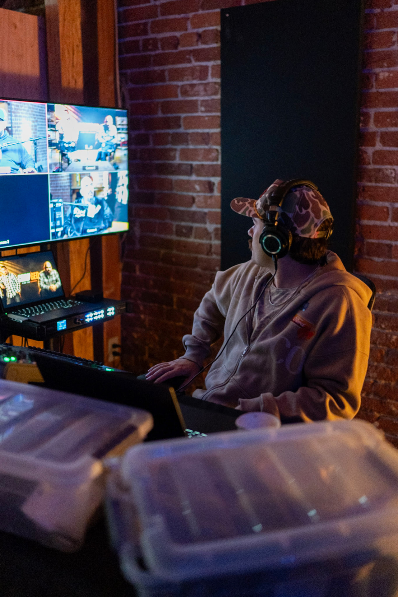 Behind the scenes in the CHANGED studio